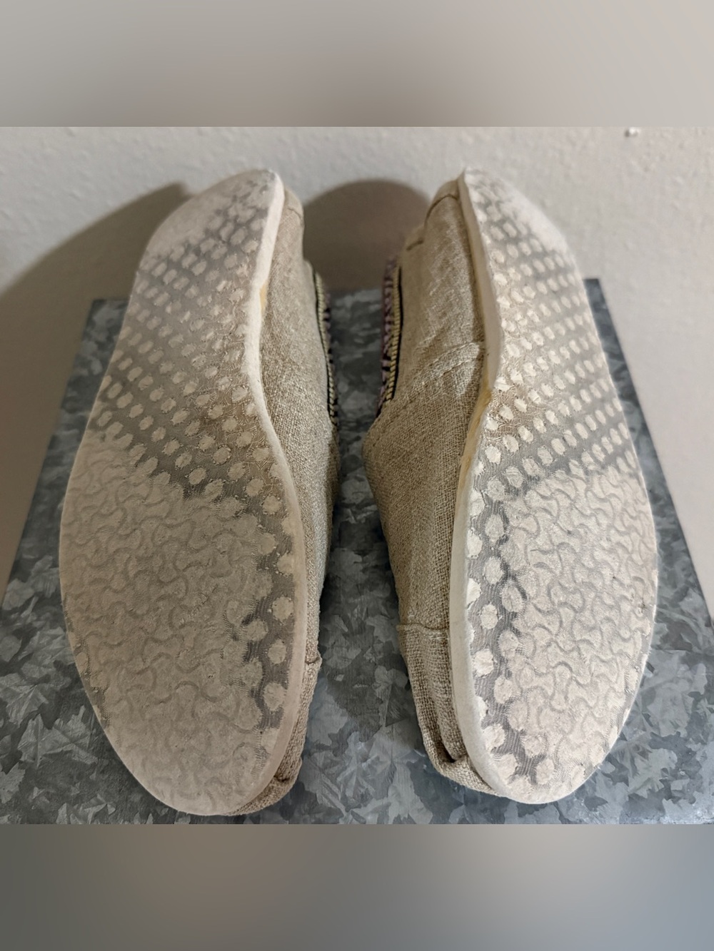Toms Women’s Alpargata Slip-On Shoes in Beige with Patterned Trim, Size 9.5 - Picture 8 of 8